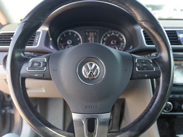 Used 2014 Volkswagen Passat 3.6 SEL Premium FWD image 19
