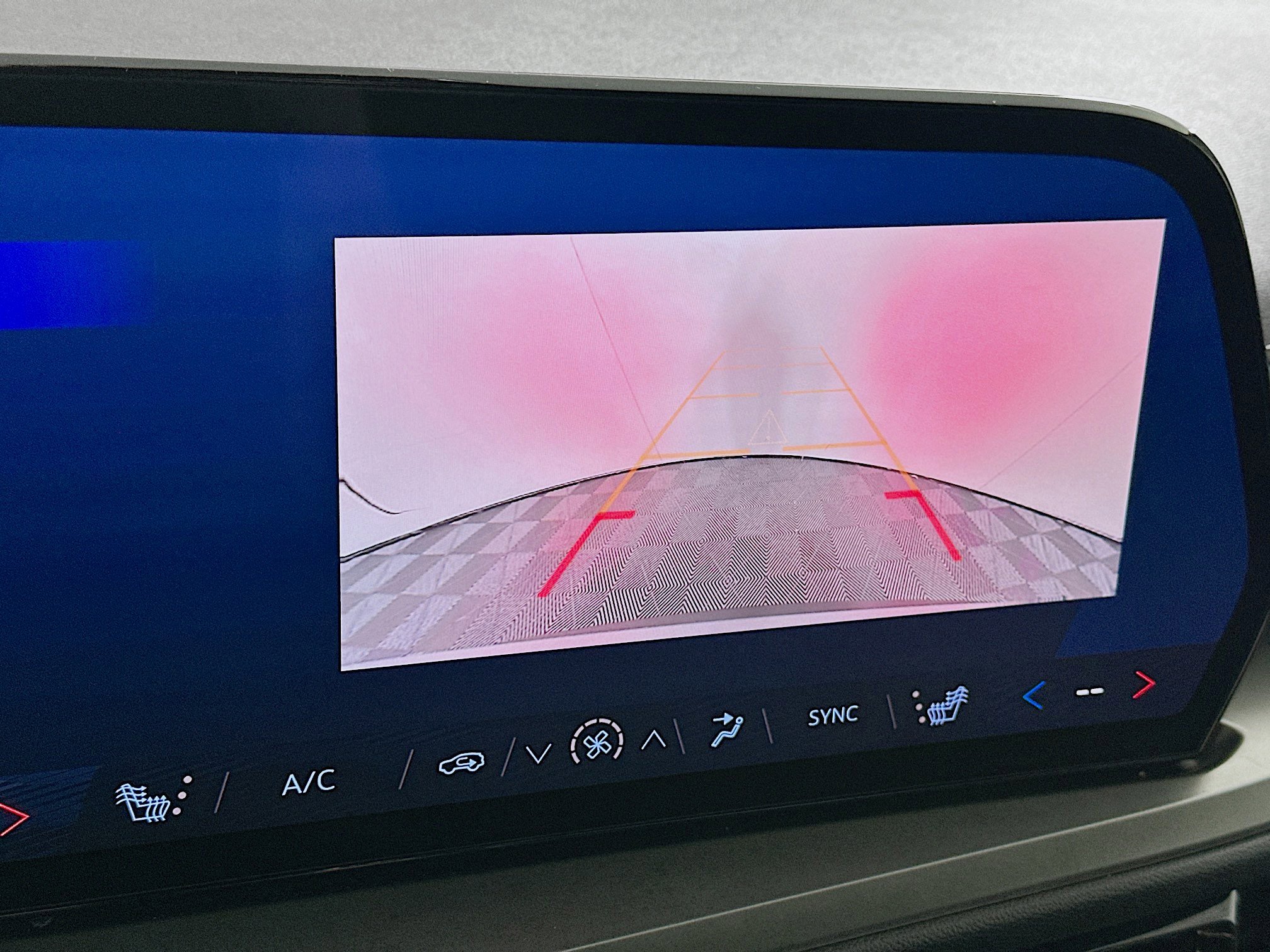 Used 2025 Chevrolet Traverse LT image 23