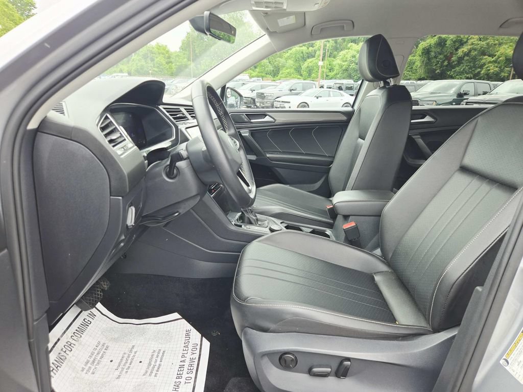 Used 2022 Volkswagen Tiguan SE AWD/4WD image 11