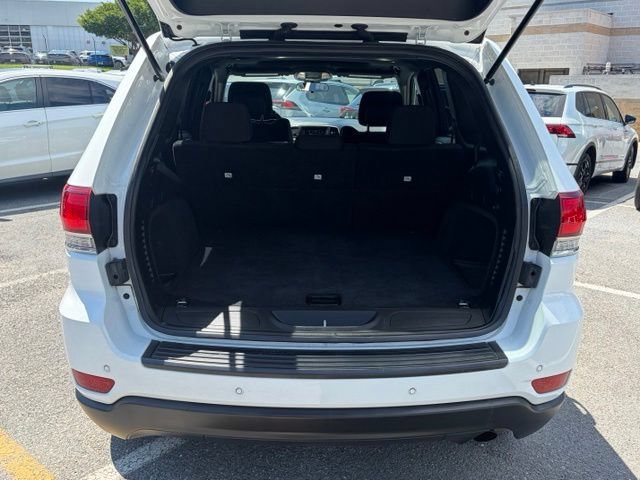 Used 2020 Jeep Grand Cherokee Laredo AWD/4WD image 7