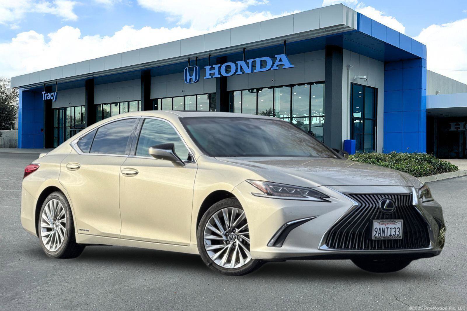 Used 2021 Lexus ES 300h w/ Accessory Package 2 image 2