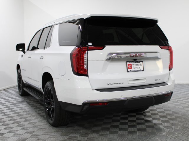 Used 2022 GMC Yukon SLT w/ SLT Premium Package image 4