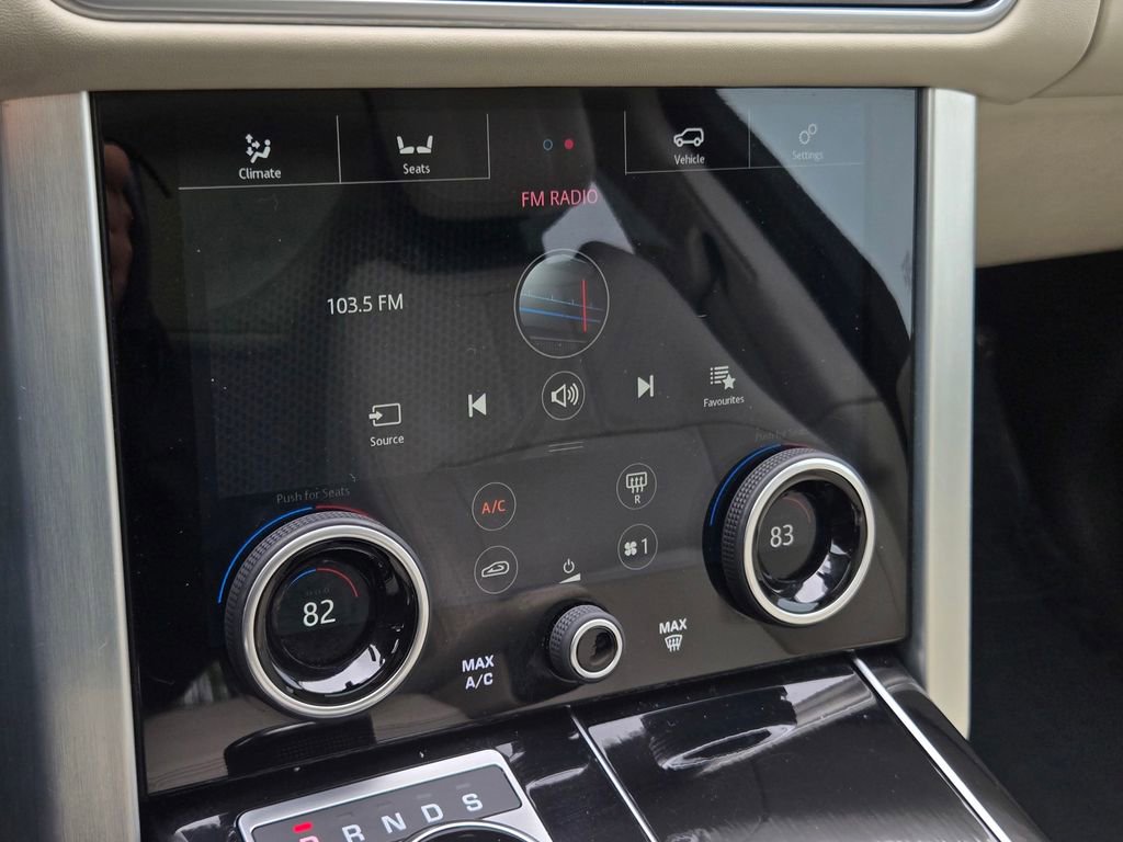 Used 2020 Land Rover Range Rover HSE image 24