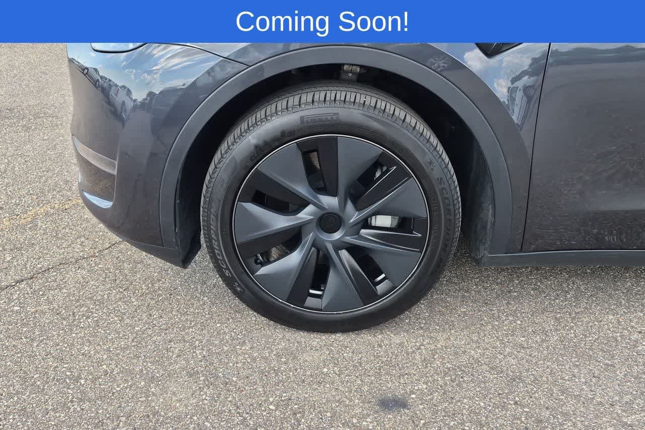 Used 2024 Tesla Model Y Long Range AWD/4WD image 13