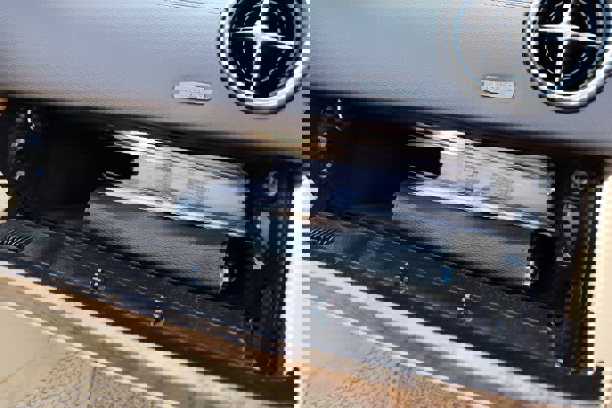 Used 2017 Mercedes-Benz SL 550 w/ Driver Assistance Package image 53