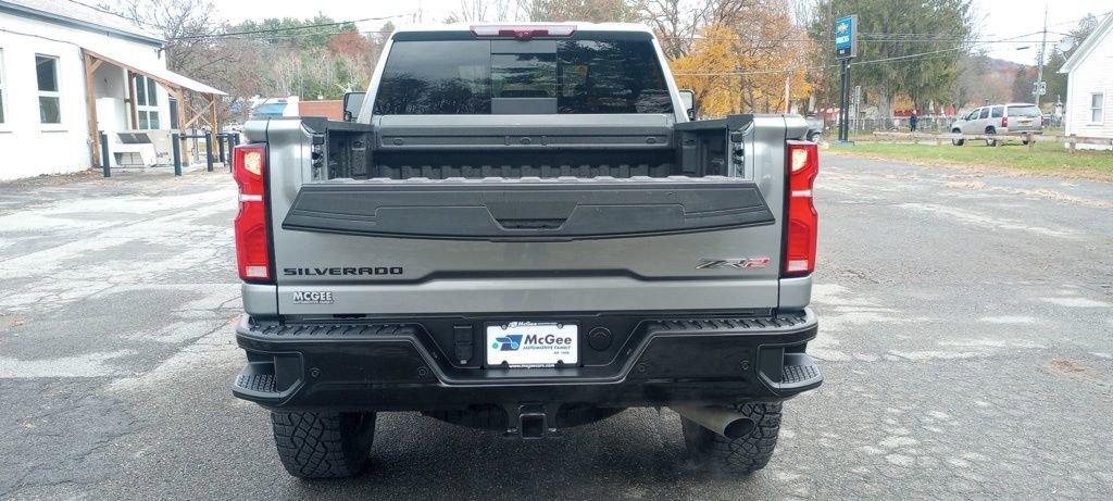 Used 2024 Chevrolet Silverado 2500 ZR2 w/ Technology Package image 7