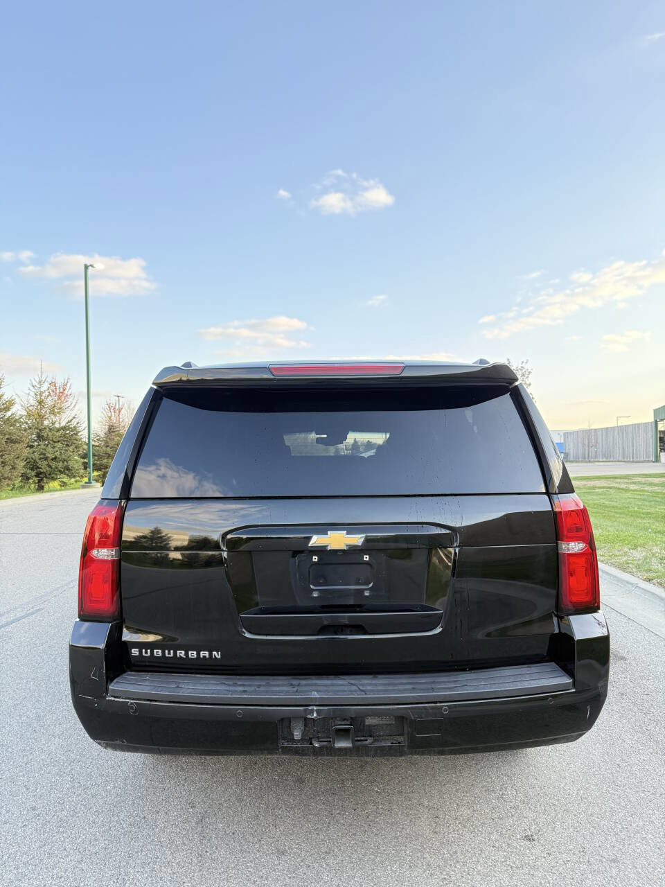 Used 2017 Chevrolet Suburban LT image 4