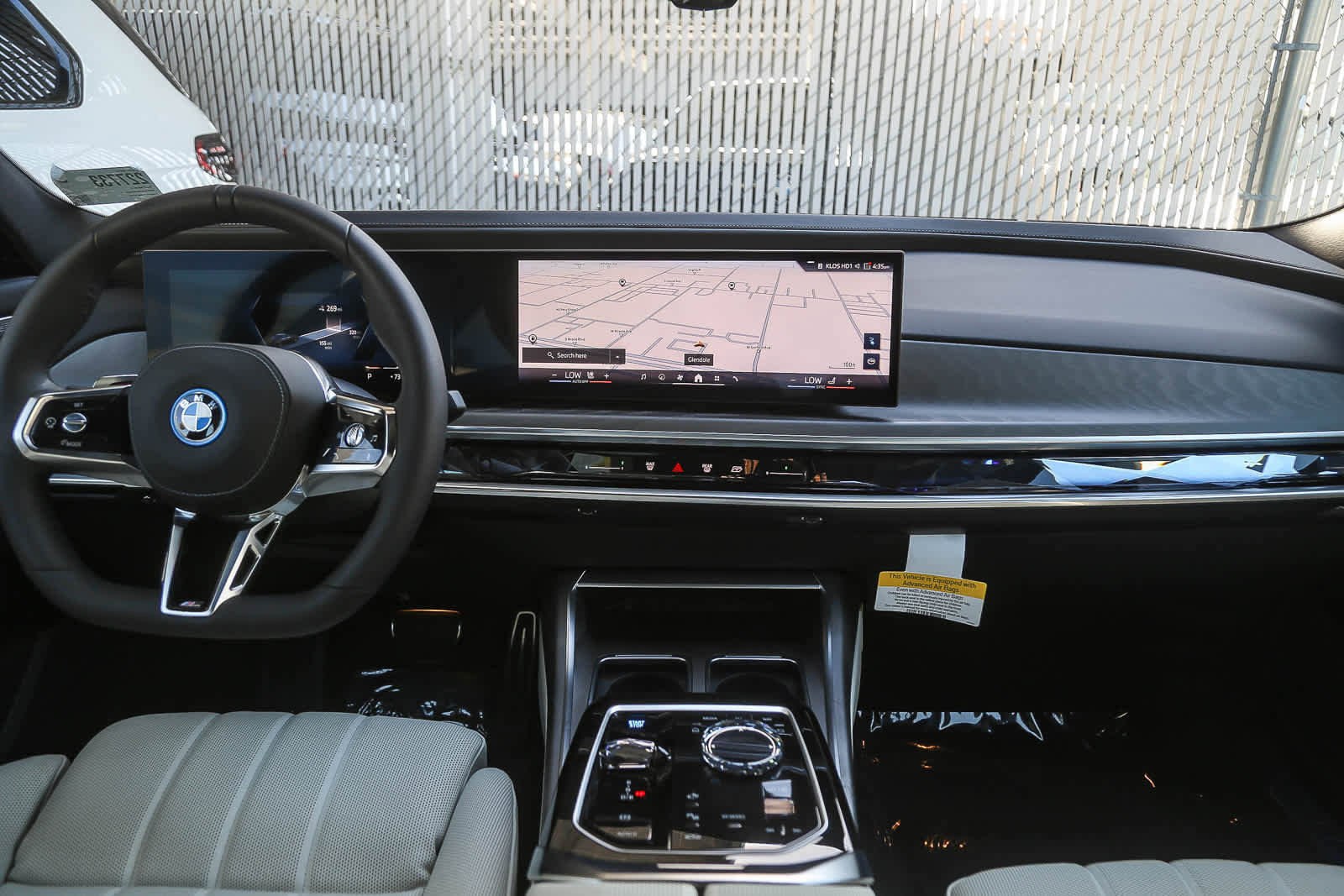 Used 2025 BMW i7 xDrive60 w/ Premium Package image 9