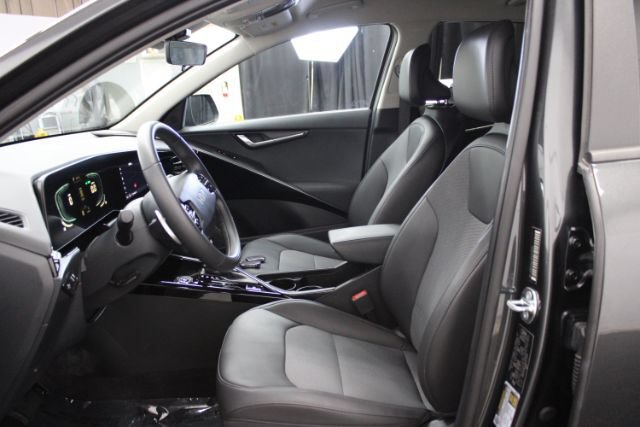 Used 2024 Kia Niro EX FWD image 12