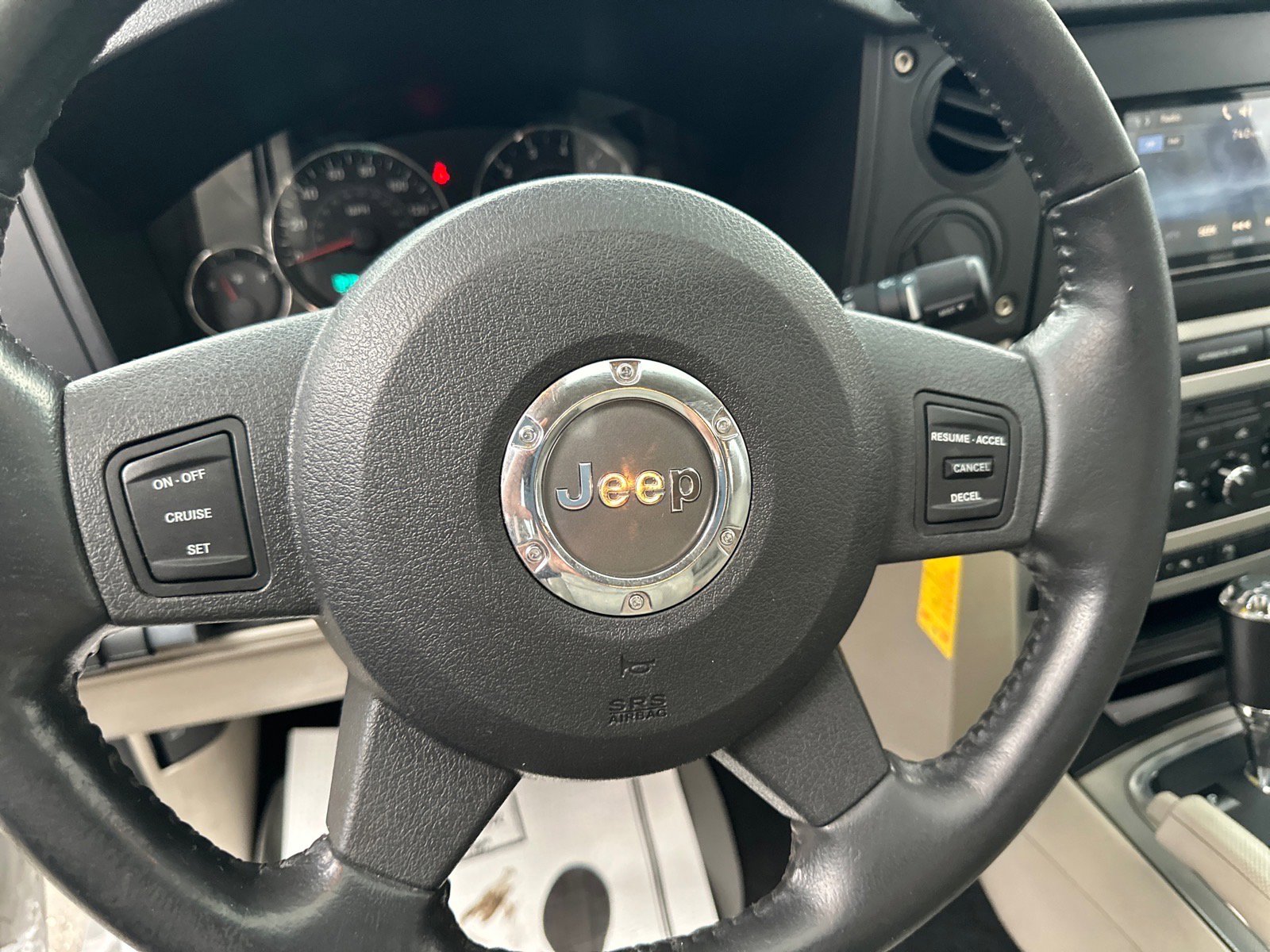 Used 2006 Jeep Commander Limited image 37