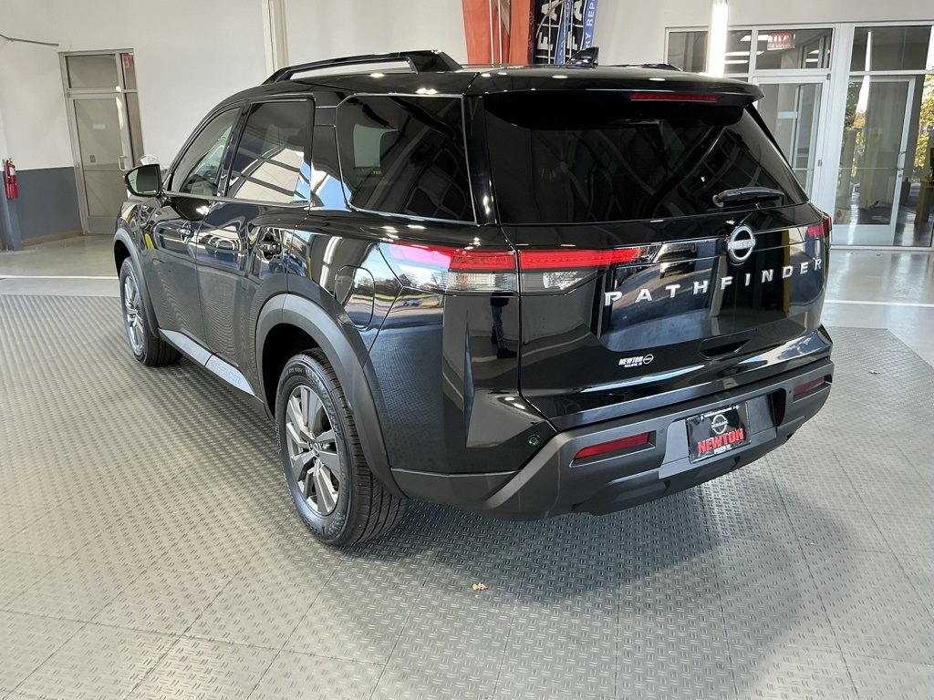 Used 2025 Nissan Pathfinder SV image 36