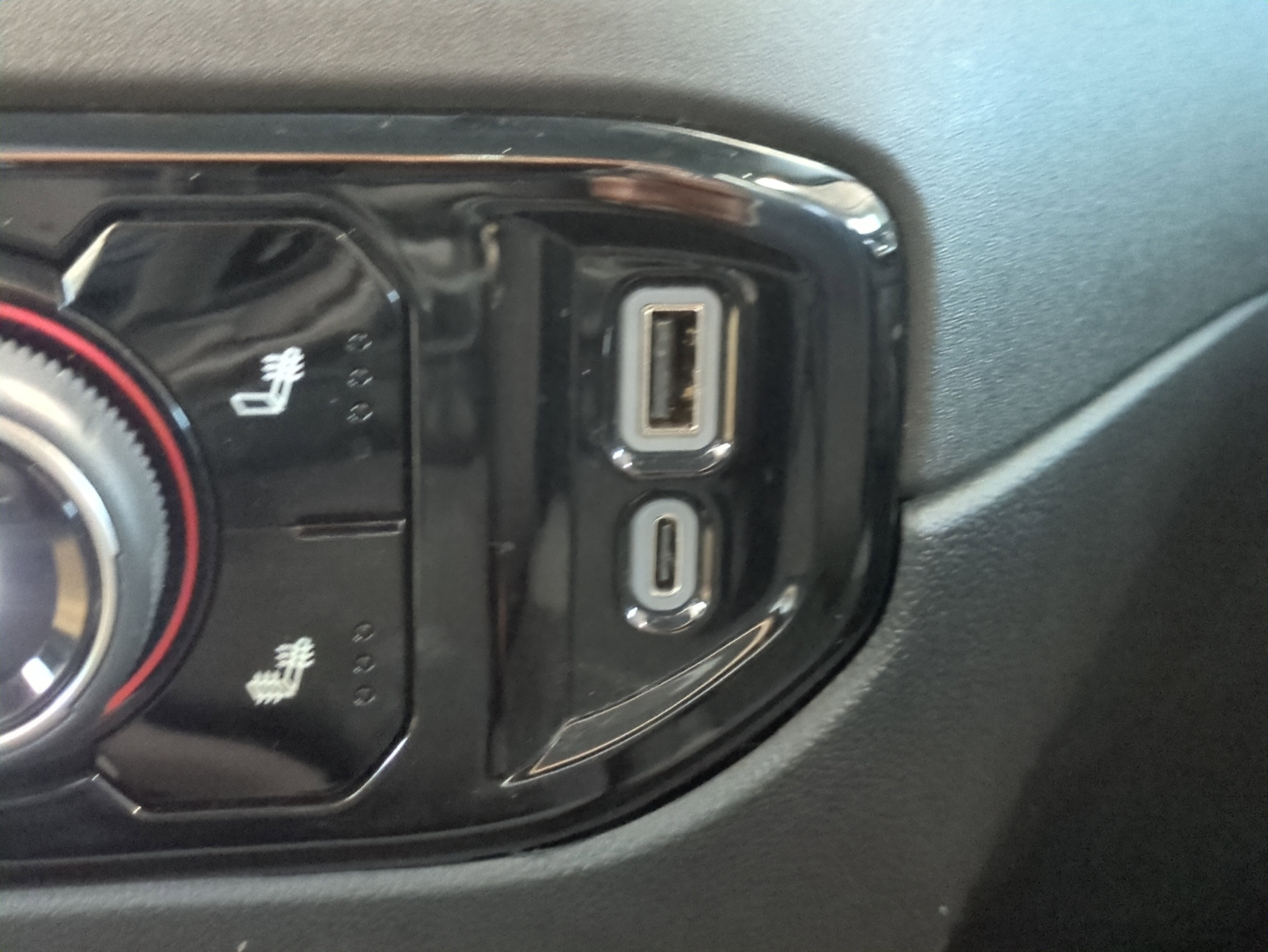 Used 2025 Chevrolet Silverado 2500 LT w/ Convenience Package image 23