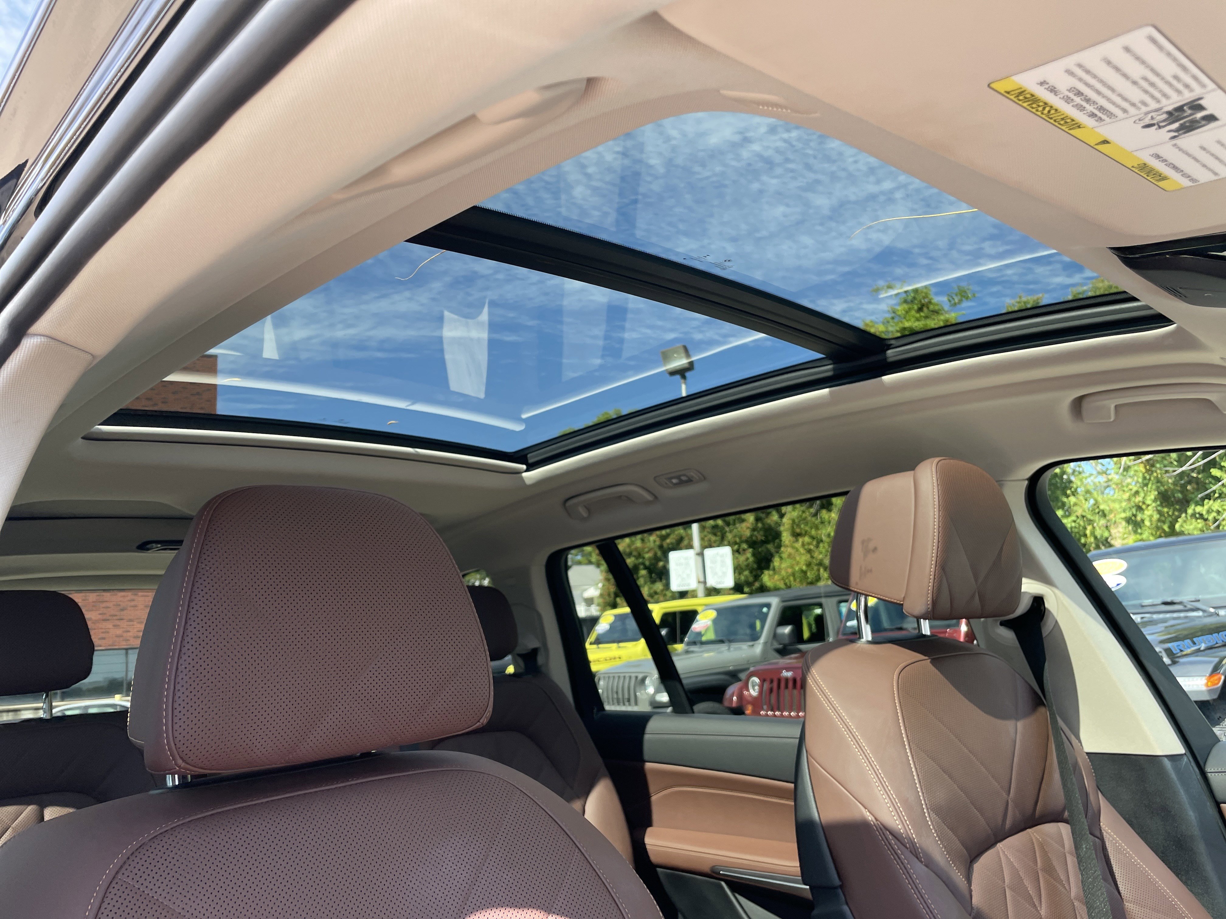 Used 2023 BMW X7 xDrive40i w/ Parking Assistance Package image 16