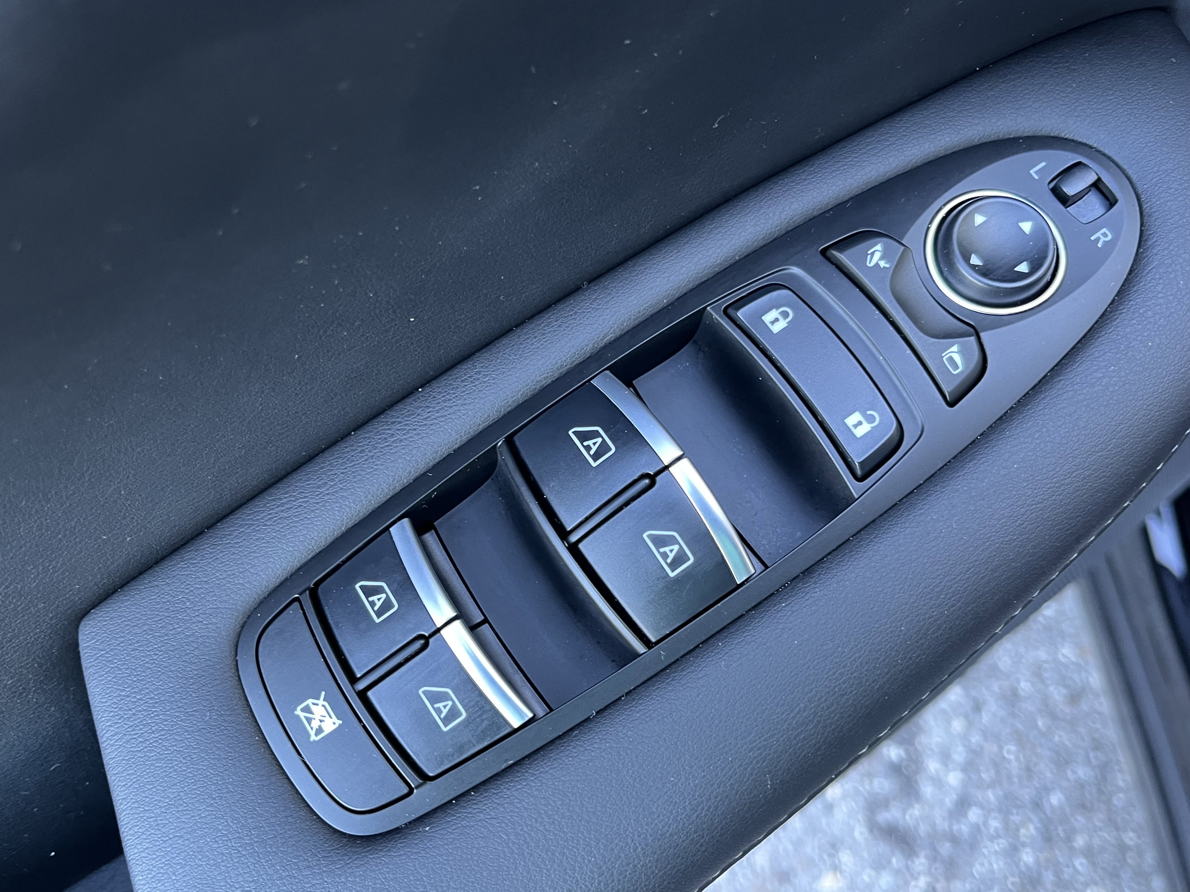 Certified 2025 INFINITI QX50 Luxe image 12