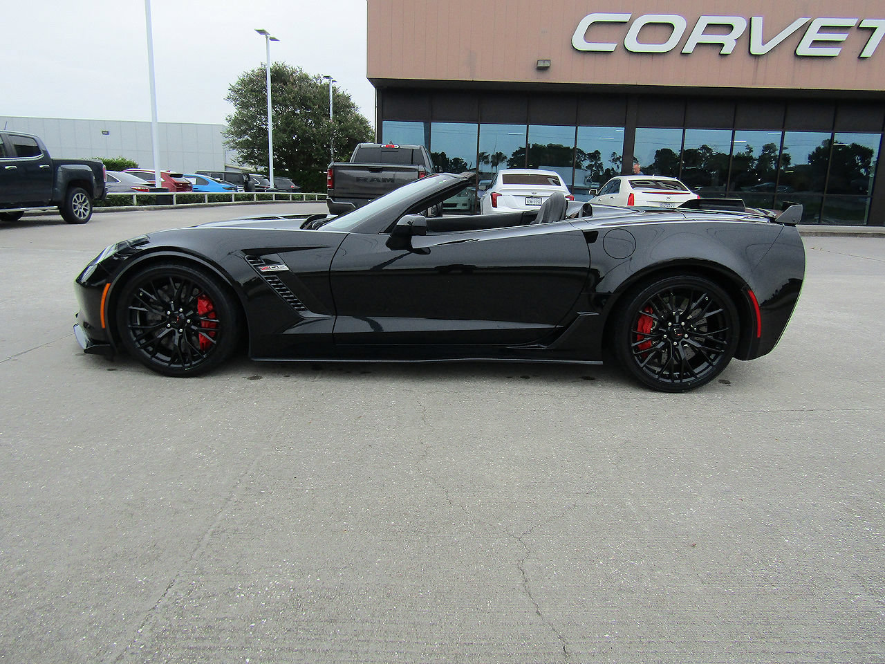 Used 2016 Chevrolet Corvette Z06 w/ 3LZ Preferred Equipment Group RWD image 8