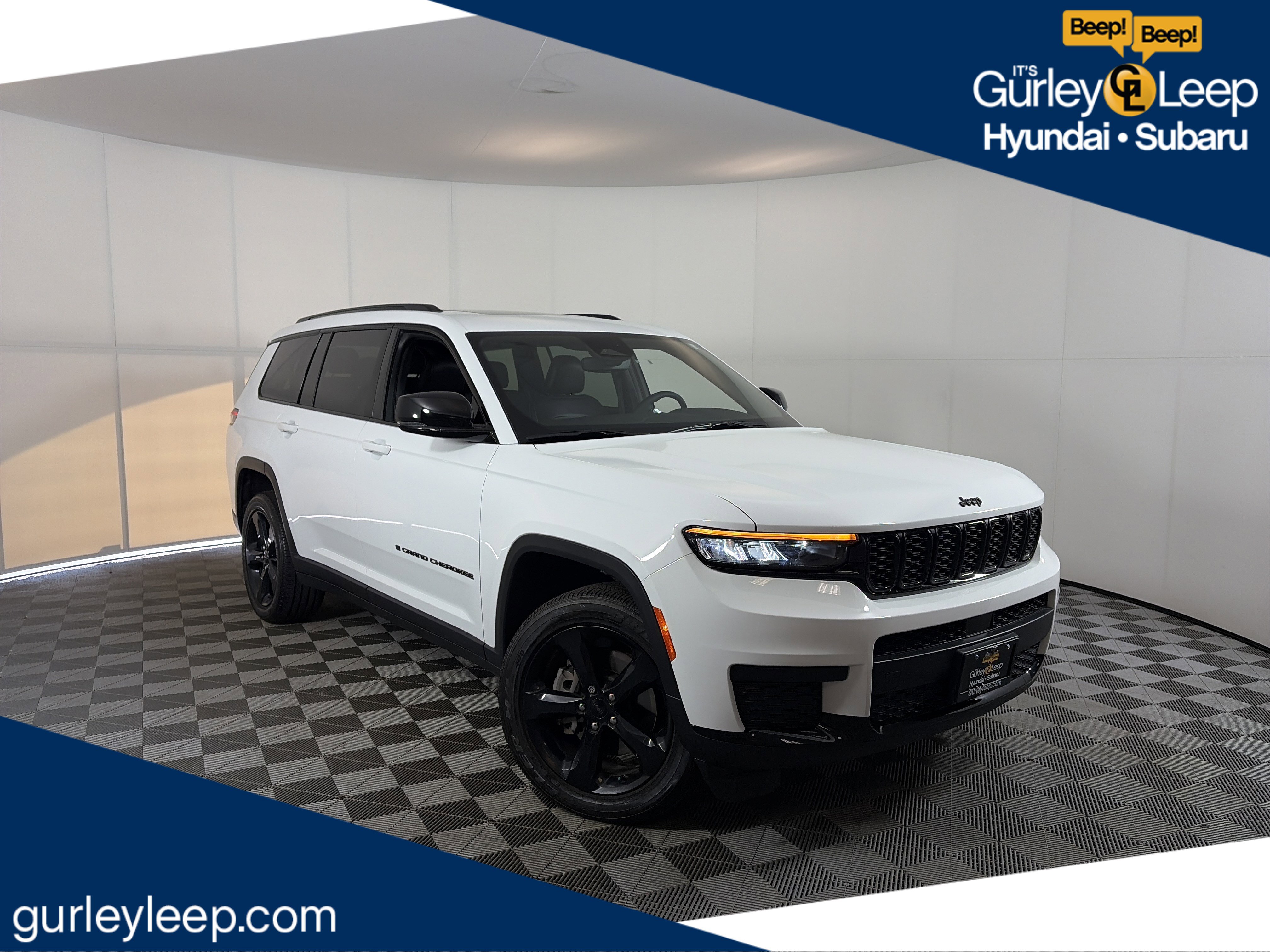 Used 2023 Jeep Grand Cherokee L Laredo image 1