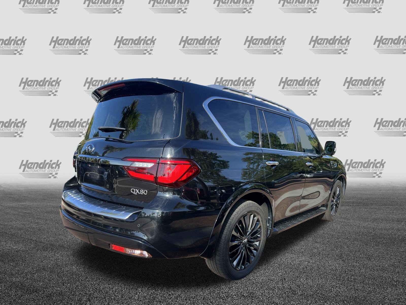 Used 2023 INFINITI QX80 Premium Select w/ All-Season Package RWD image 10