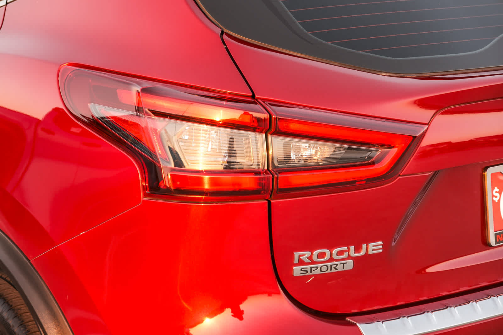 Used 2020 Nissan Rogue Sport SV FWD image 7
