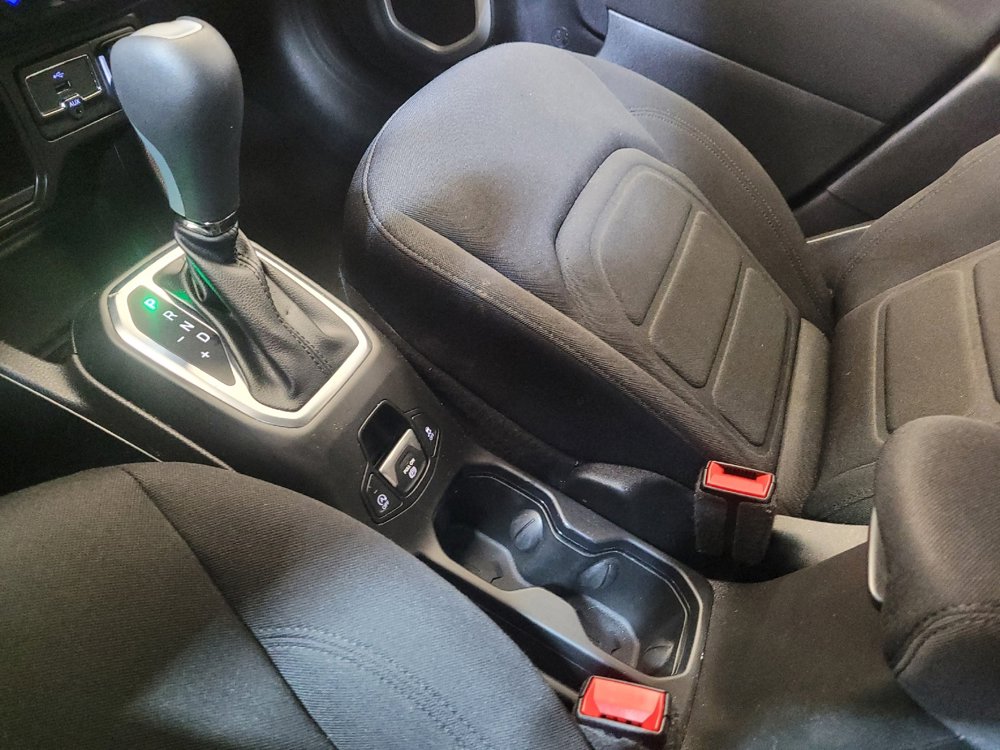 Used 2021 Jeep Renegade Latitude w/ Luxury Group I image 26