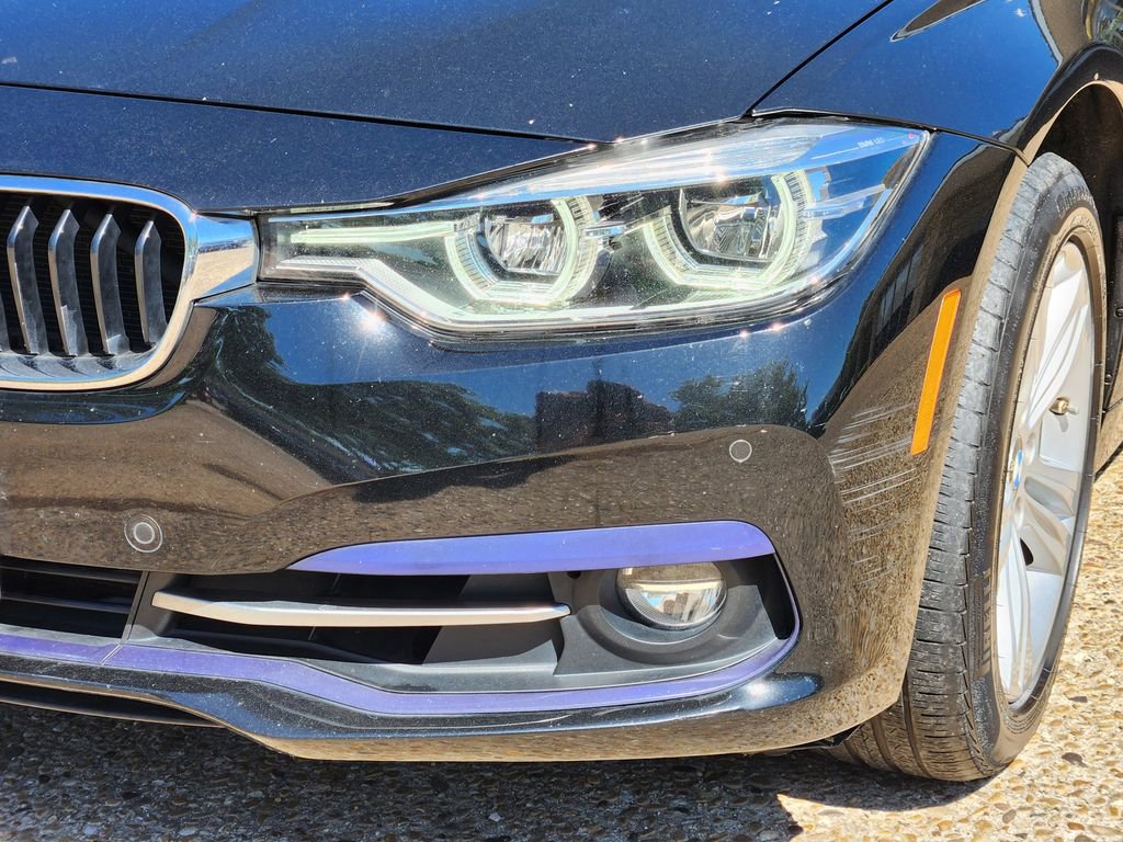 Used 2017 BMW 330i xDrive Sedan AWD/4WD image 8