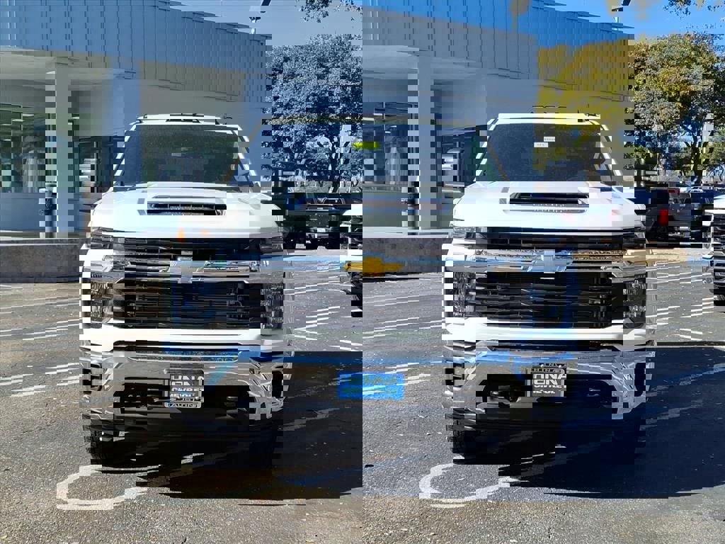 New 2026 Chevrolet Silverado 3500 LT image 2