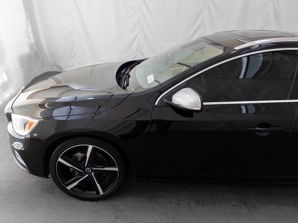 Used 2016 Volvo V60 T6 R-Design Platinum w/ Climate Package image 3