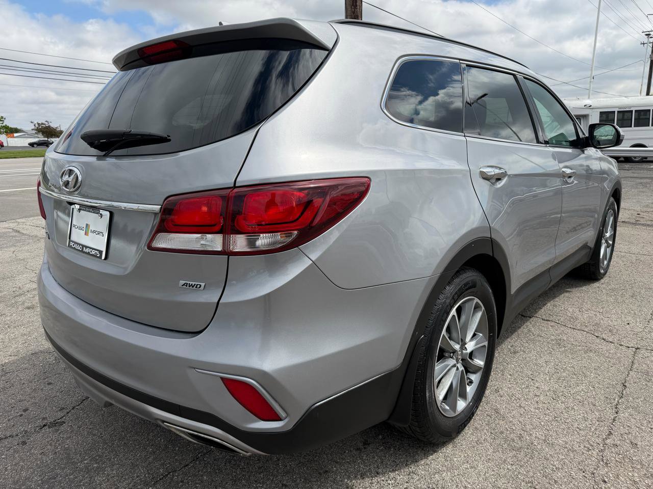 Used 2017 Hyundai Santa Fe SE AWD/4WD image 10