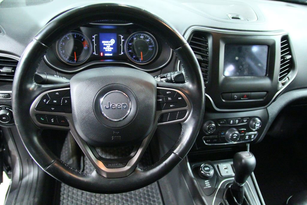 Used 2019 Jeep Cherokee Latitude Plus w/ Cold Weather Group AWD/4WD image 19