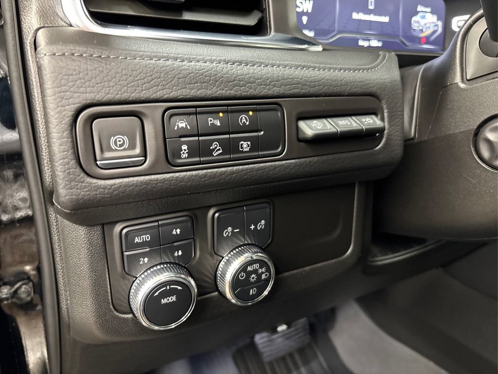 Used 2024 GMC Yukon XL Denali image 42