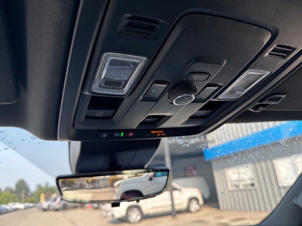 Used 2025 Chevrolet Tahoe High Country w/ Sun And Tow Package image 17