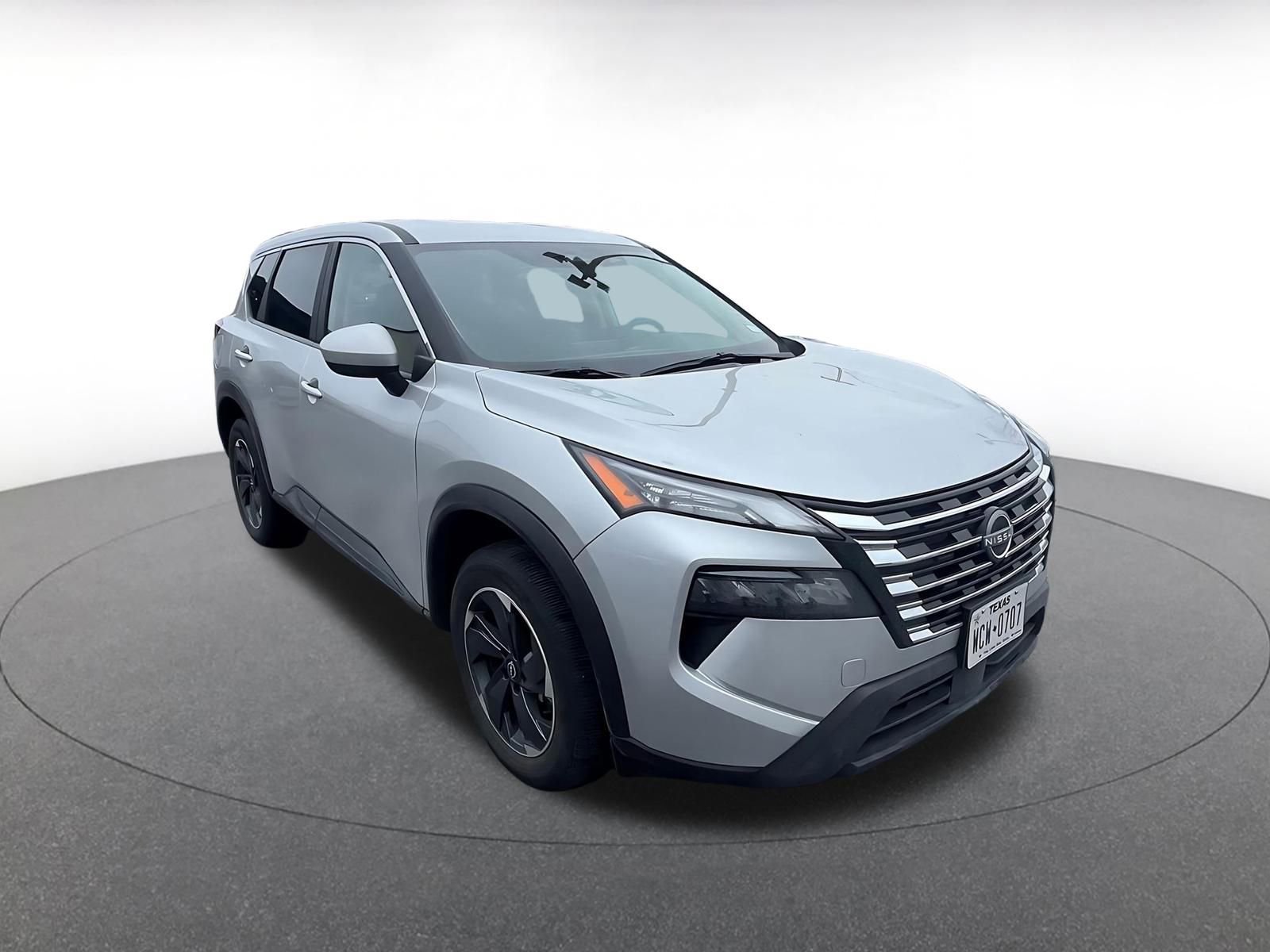 Used 2025 Nissan Rogue SV image 3