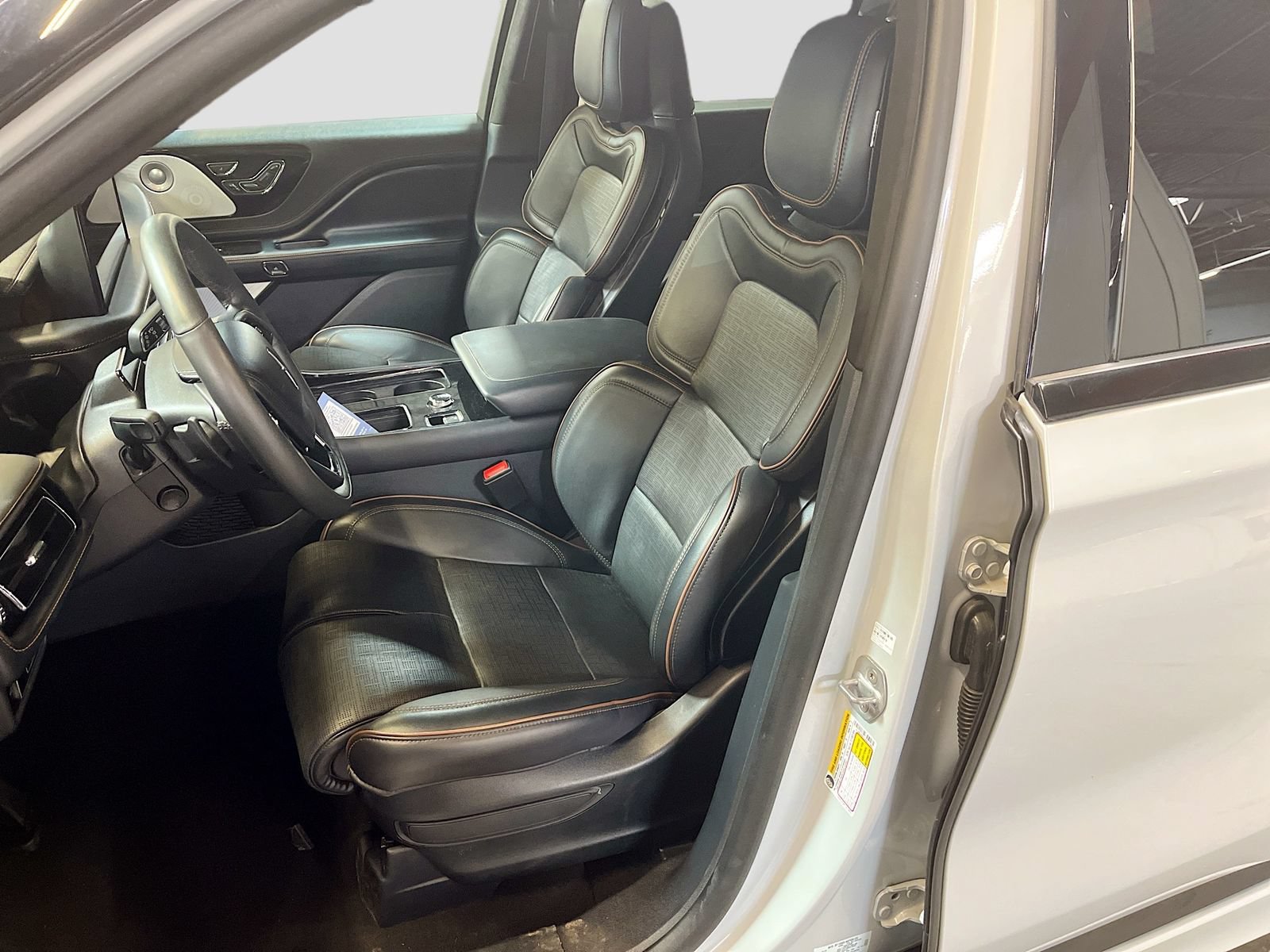 Used 2025 Lincoln Aviator Black Label w/ Black Label Special Edition AWD/4WD image 22