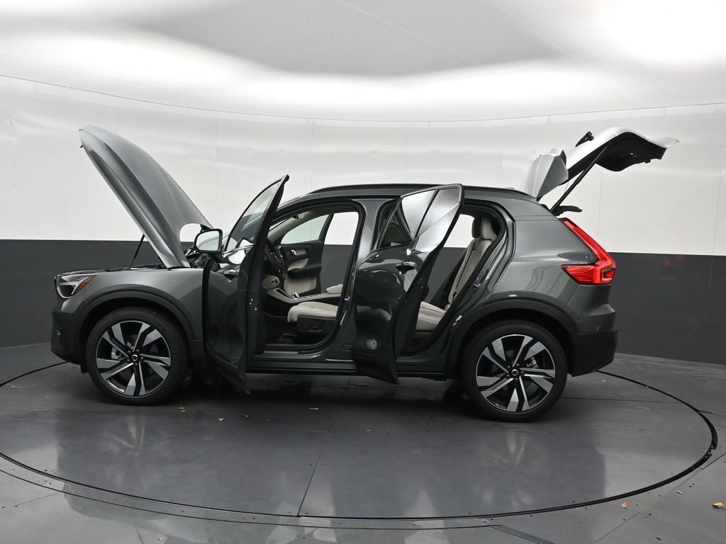 New 2026 Volvo XC40 B5 Plus AWD/4WD image 31