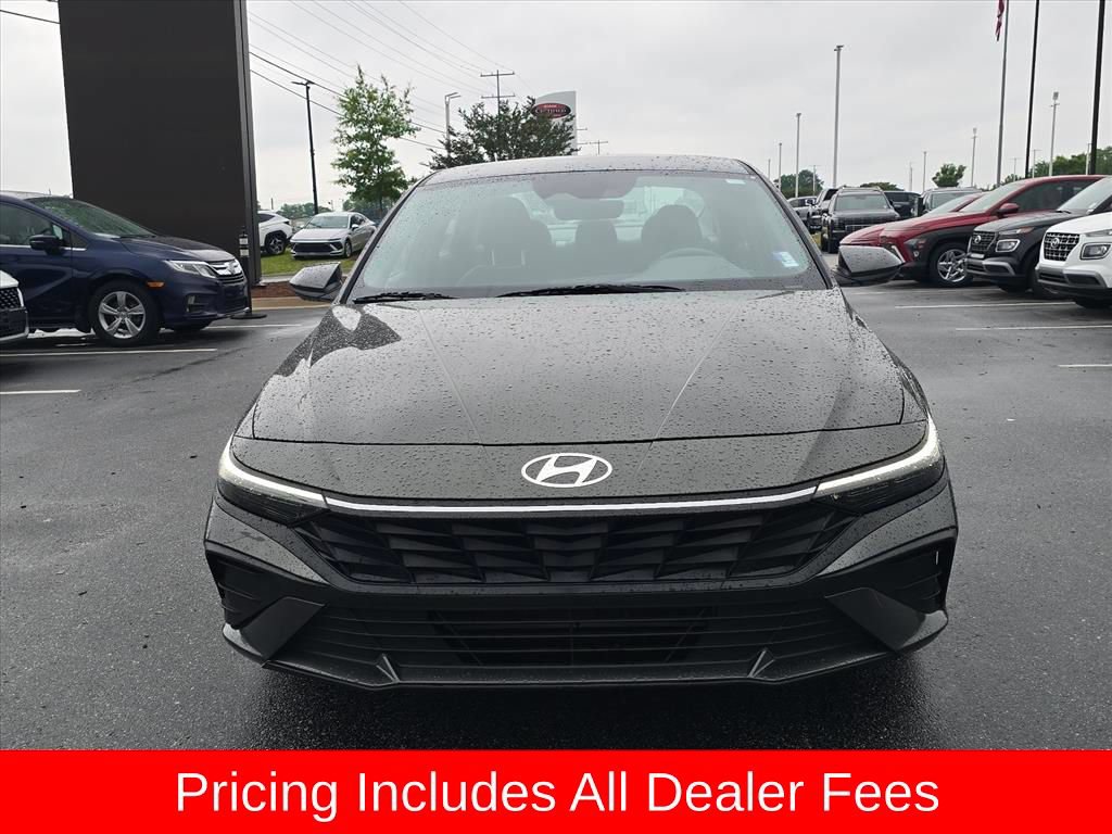 Certified 2024 Hyundai Elantra SE FWD image 8