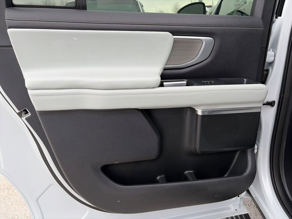 Used 2025 Ford Expedition Max Platinum image 33