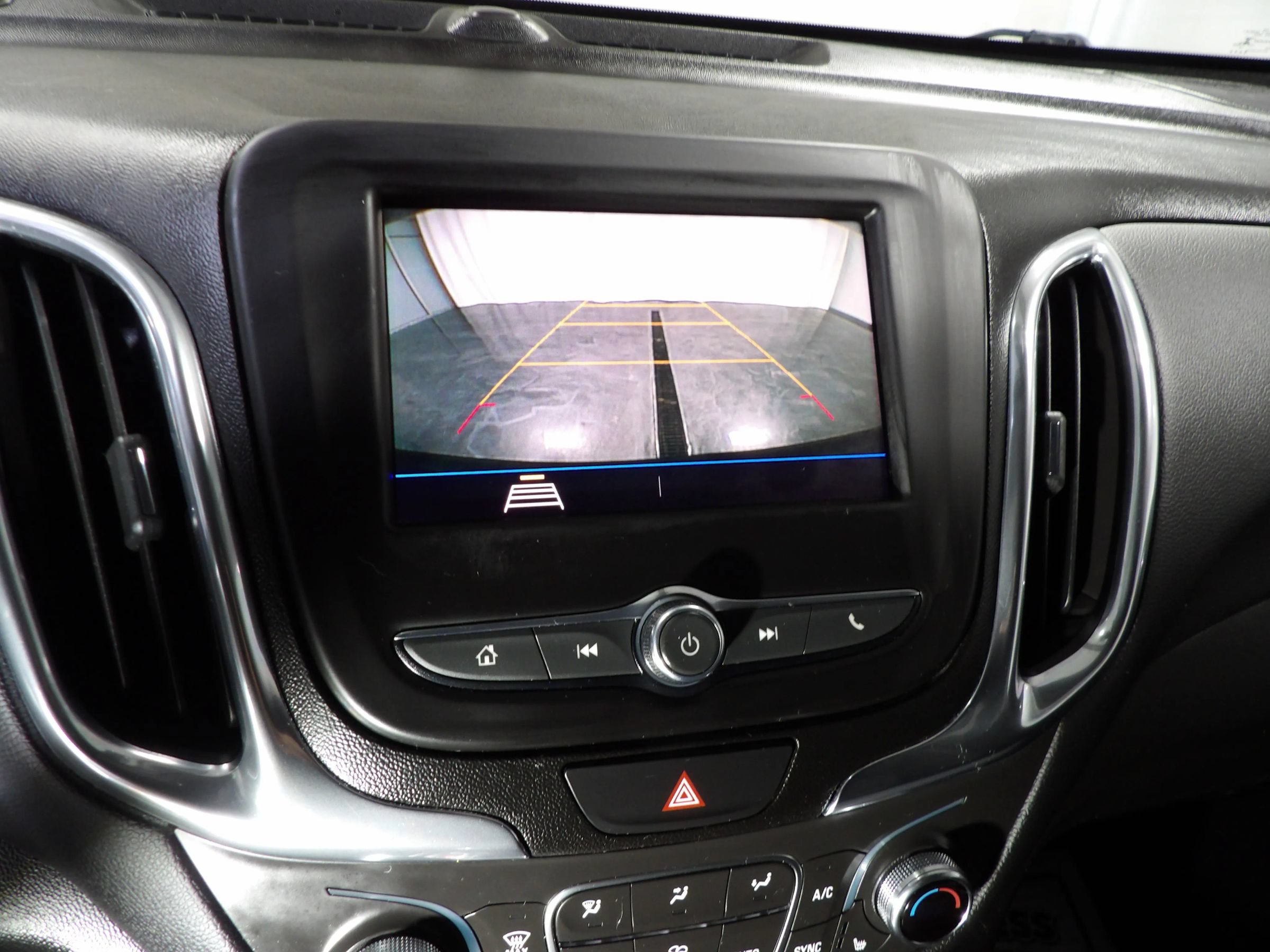 Used 2020 Chevrolet Equinox LT FWD image 15