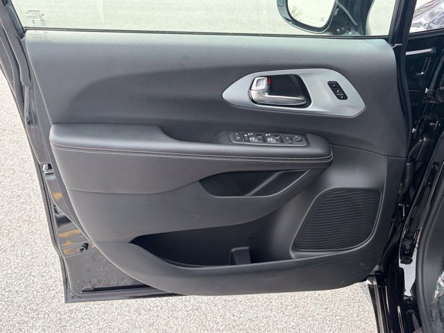 New 2026 Chrysler Pacifica Limited w/ S Appearance Package FWD image 12