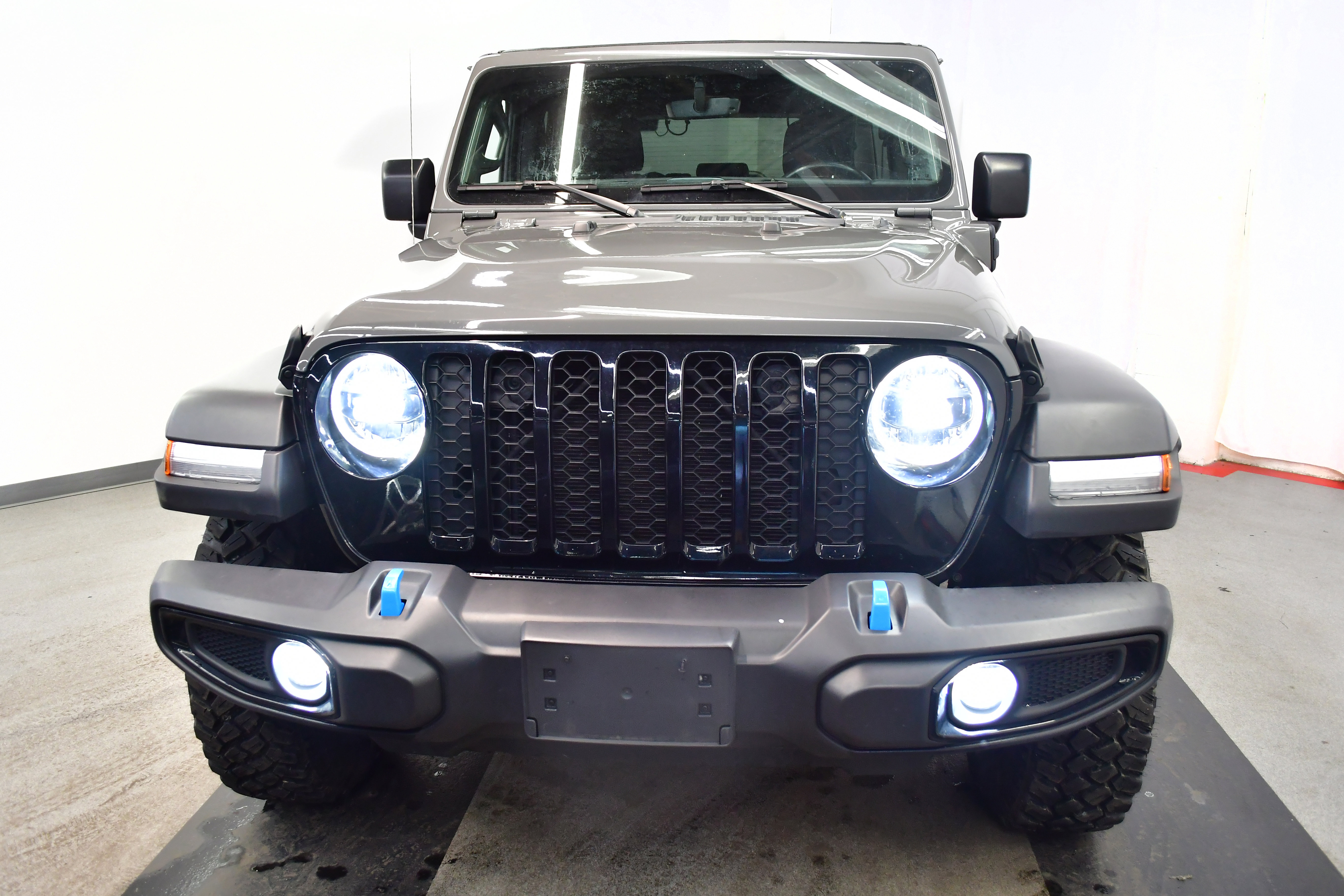 Used 2023 Jeep Wrangler Unlimited w/ Sun & Screen Package image 3