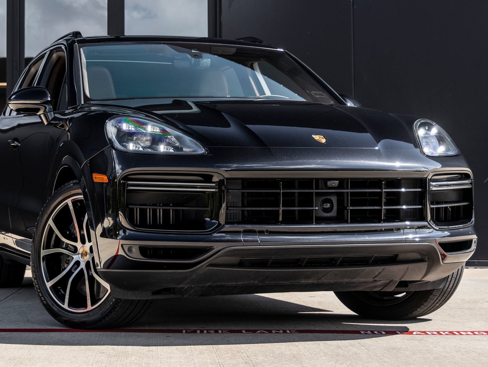 Certified 2021 Porsche Cayenne Turbo S AWD/4WD image 9