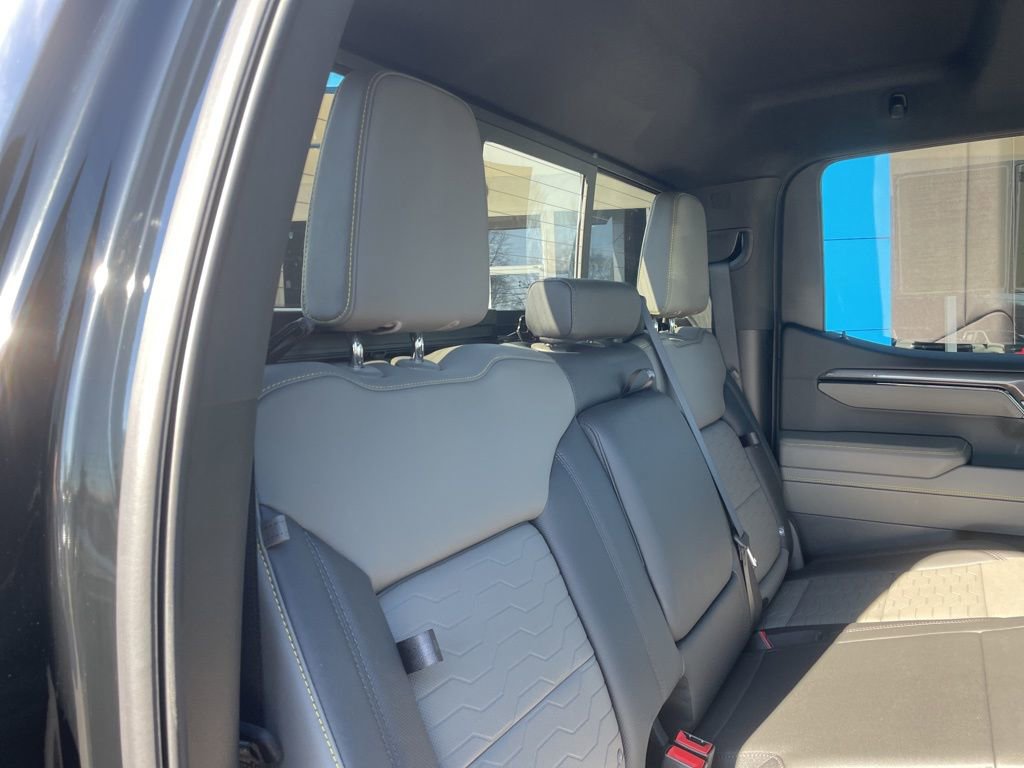 Used 2025 Chevrolet Silverado 1500 ZR2 w/ Technology Package image 33