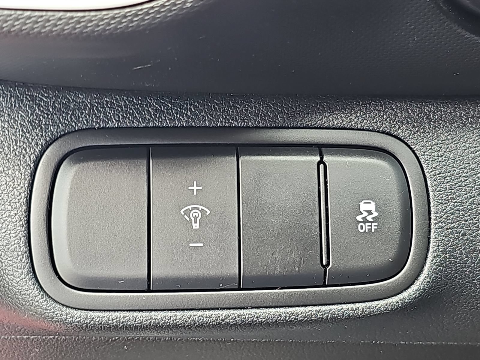 Certified 2025 Hyundai Venue Limited FWD image 29