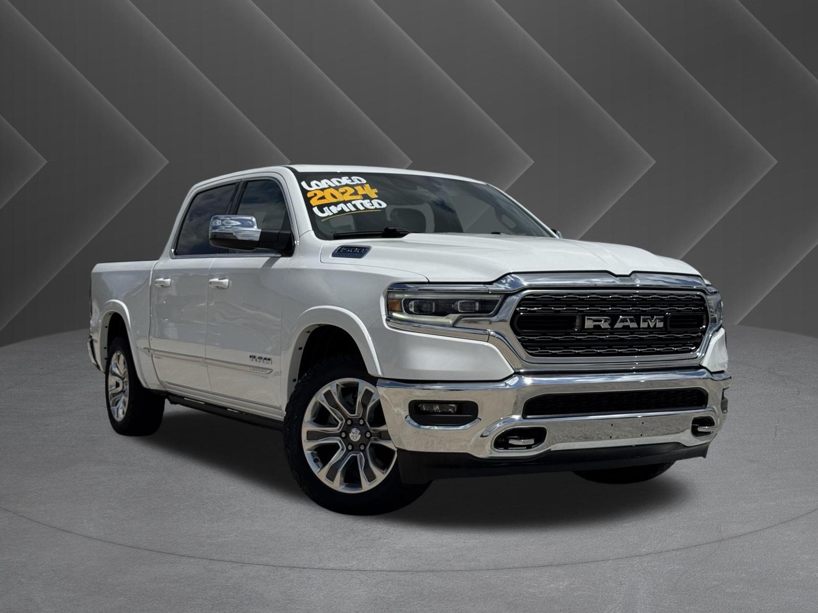 Used 2024 RAM 1500 Limited AWD/4WD image 2