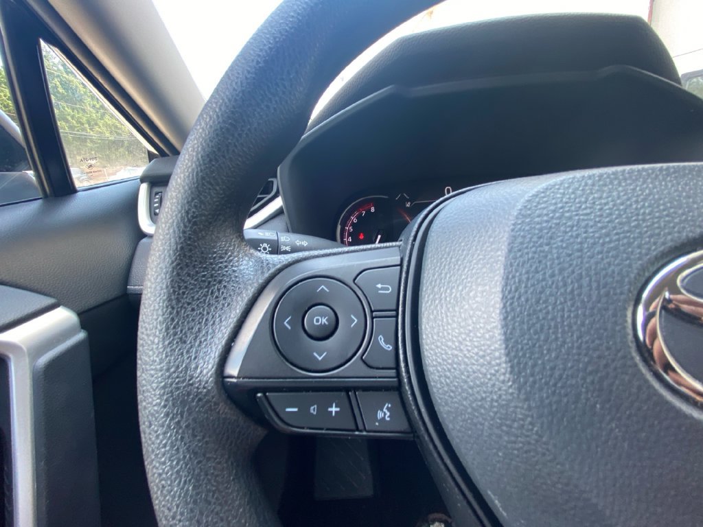 Used 2025 Toyota RAV4 LE AWD/4WD image 19