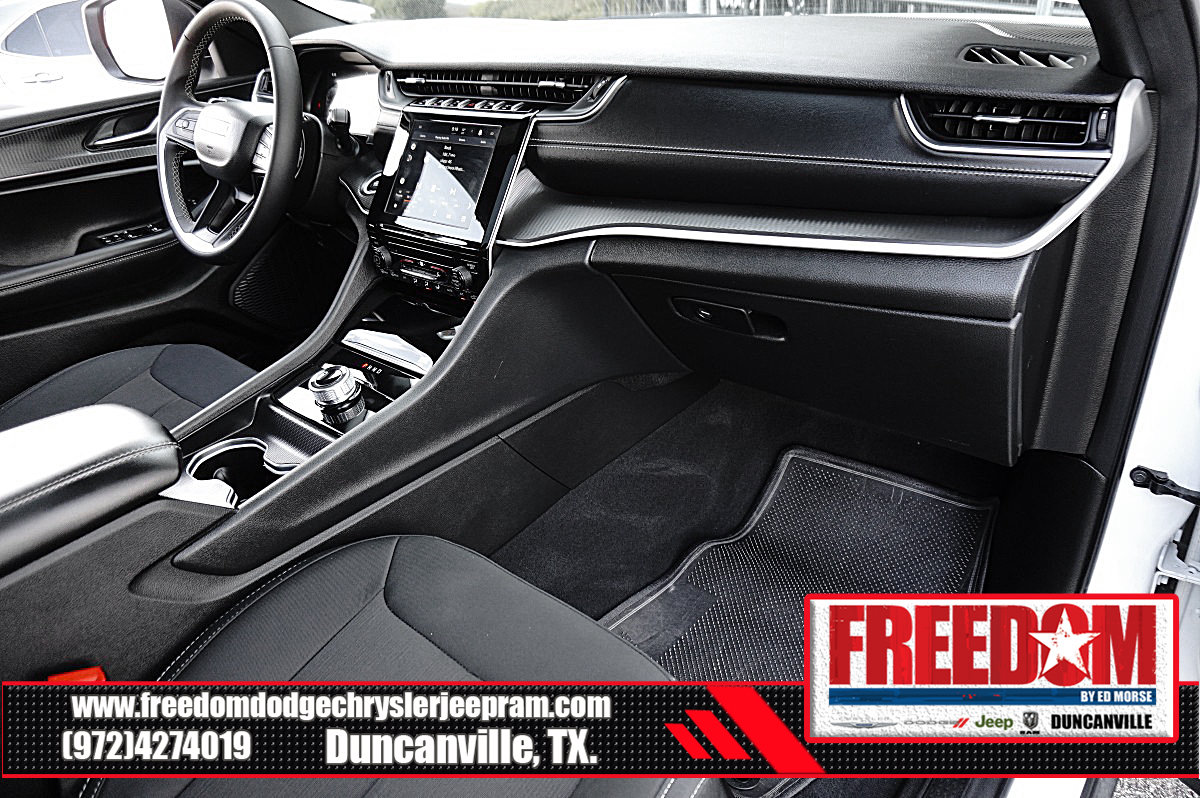 Certified 2025 Jeep Grand Cherokee L Laredo RWD image 12