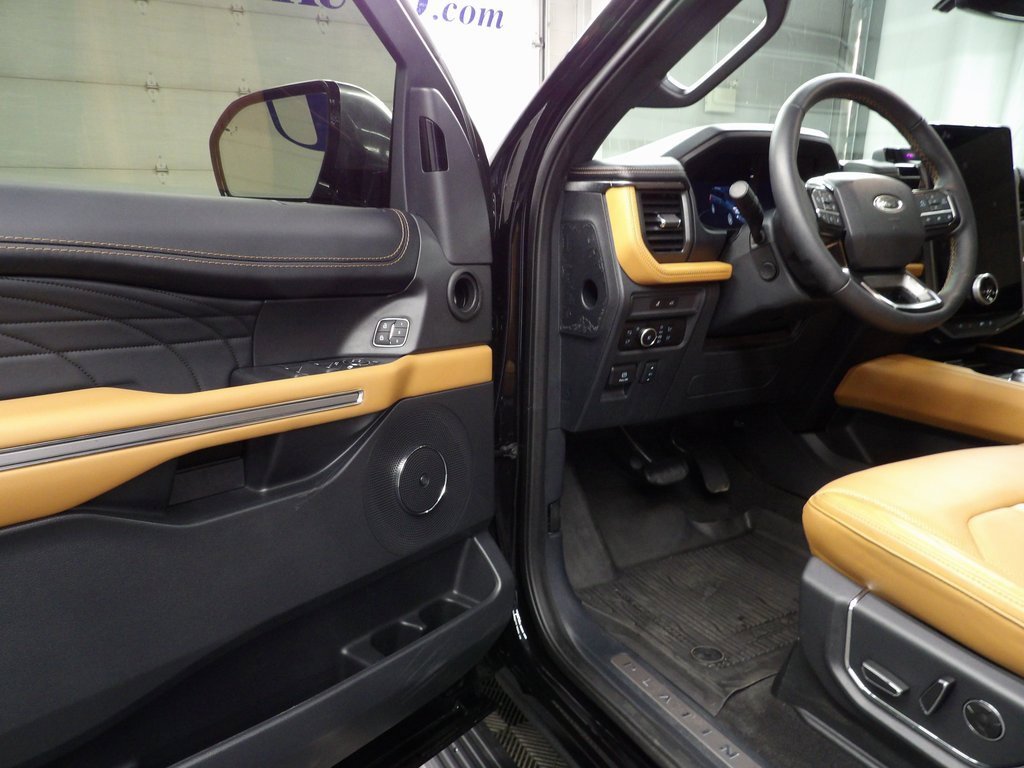 Used 2024 Ford Expedition Platinum image 39