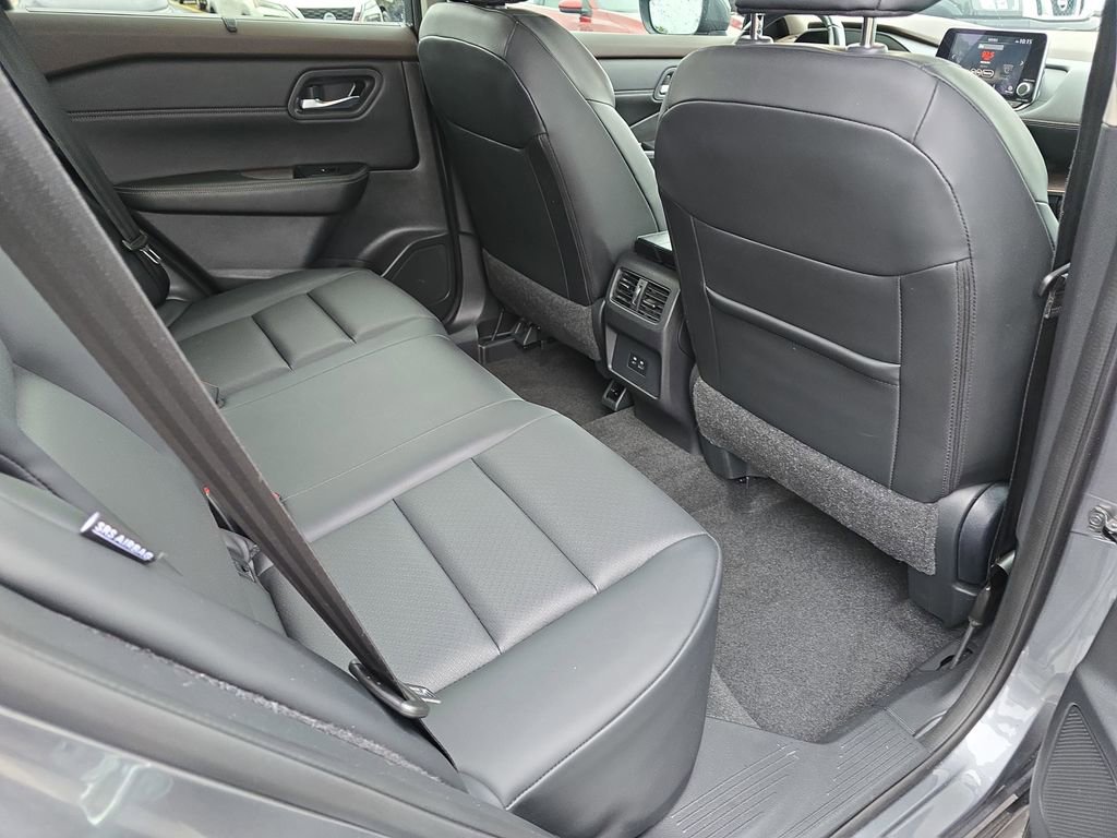 Used 2023 Nissan Rogue SV w/ SV Premium B Package image 14