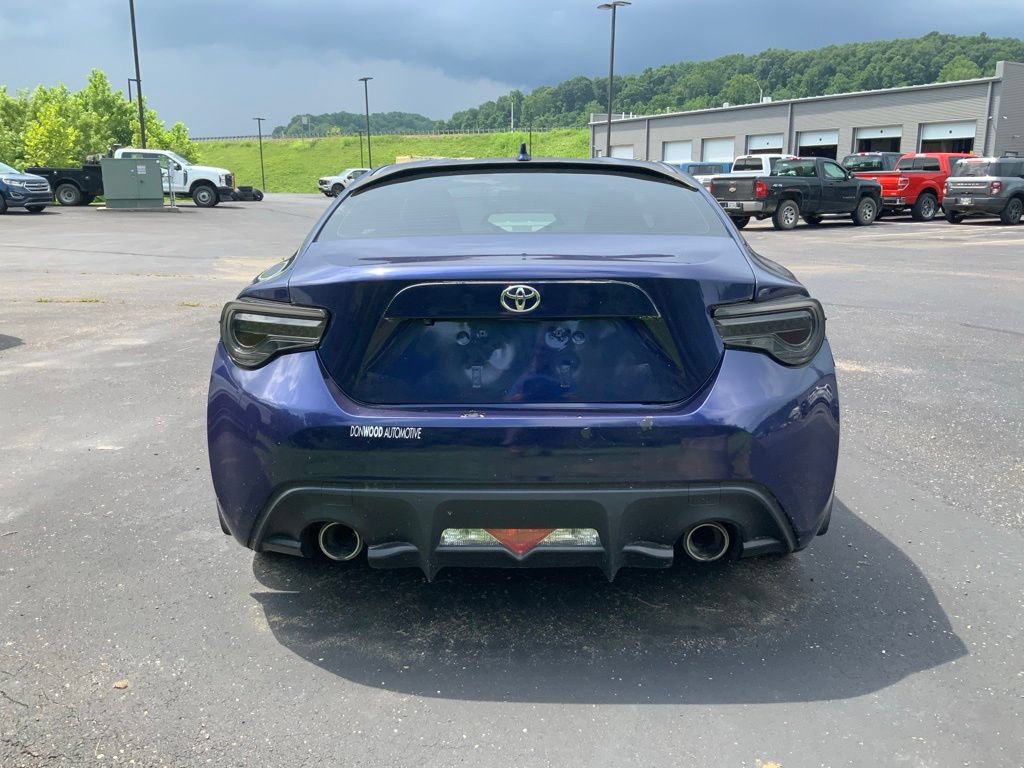Used 2017 Toyota 86 RWD image 9