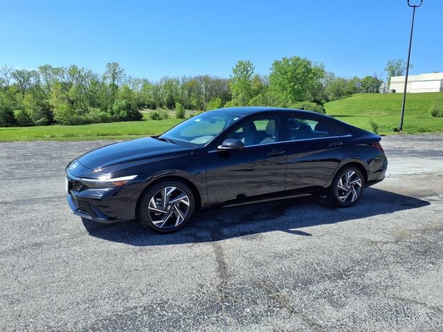 Used 2025 Hyundai Elantra SEL FWD image 32