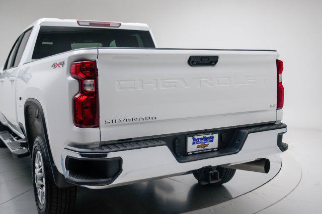 Used 2025 Chevrolet Silverado 2500 LT w/ Convenience Package AWD/4WD image 4