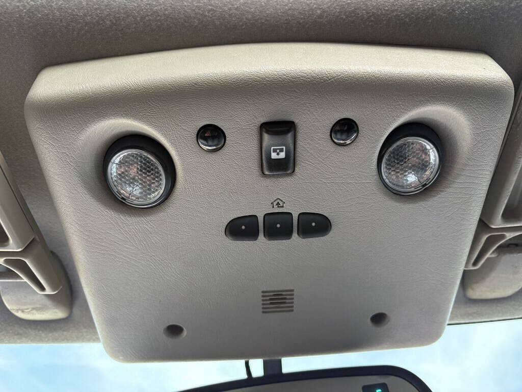 Used 2005 HUMMER H2 SUT w/ Preferred Equipment Group AWD/4WD image 27